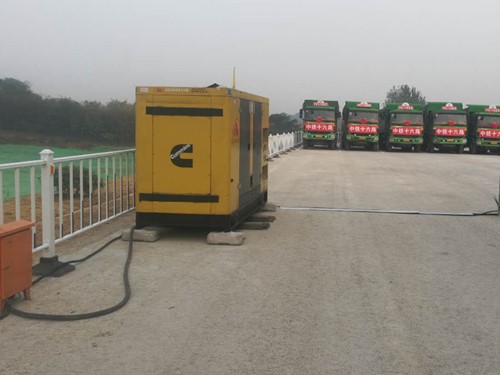 河西电力系统的稳定性和设备兼容性如何影响发电机组的频率规格？